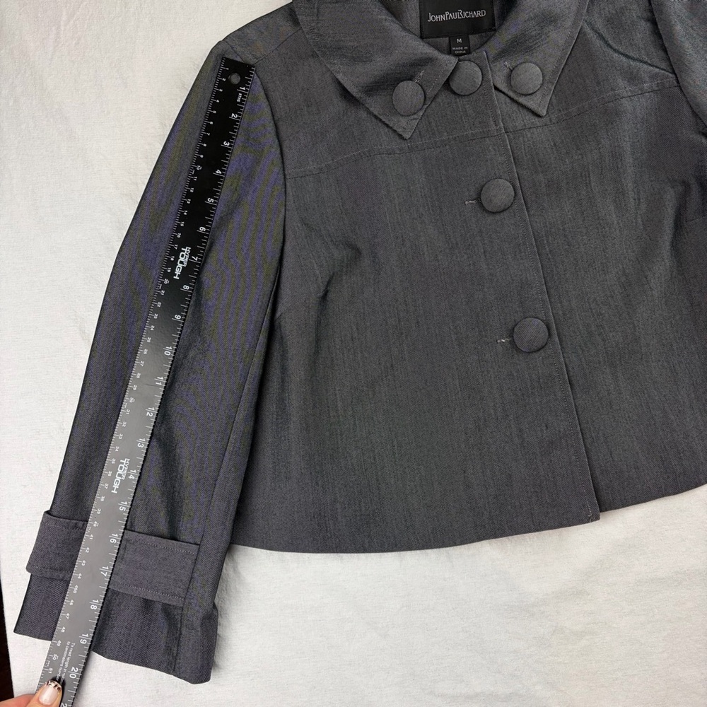JohnPaulRichard Gray Women's Cropped Jacket sz Medium with Large button accents - Picture 8 of 13